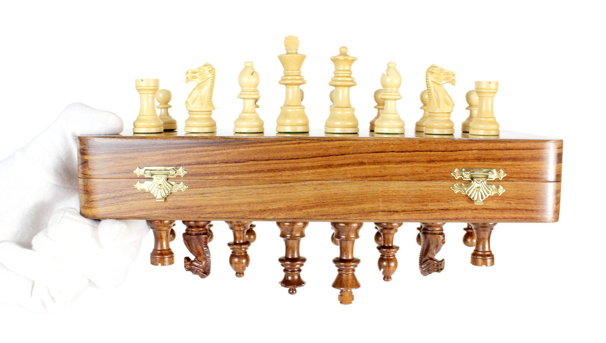 Strong magnets do not let the chess pieces fall off even if the box is positioned upside down.